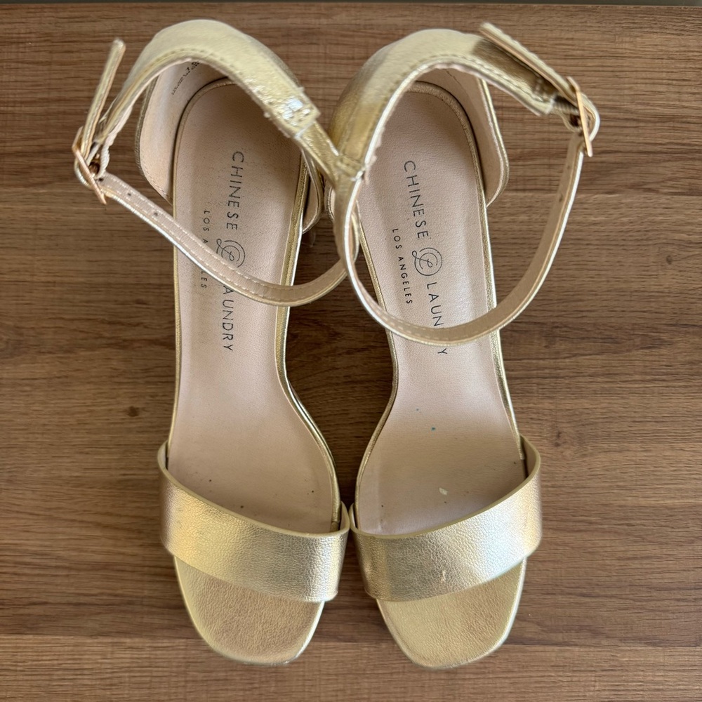 Chinese Laundry- Women’s Teri New Metallic Heeled Sandal in Gold size 7.5 - Picture 3 of 12